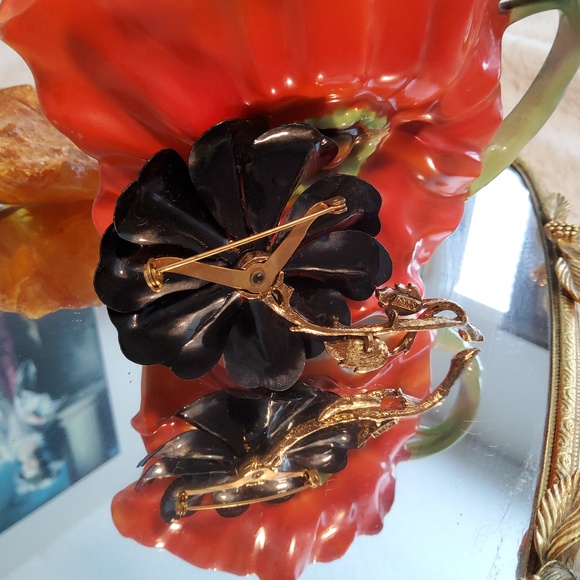 Vintage Hedy flower pin - Picture 4 of 4